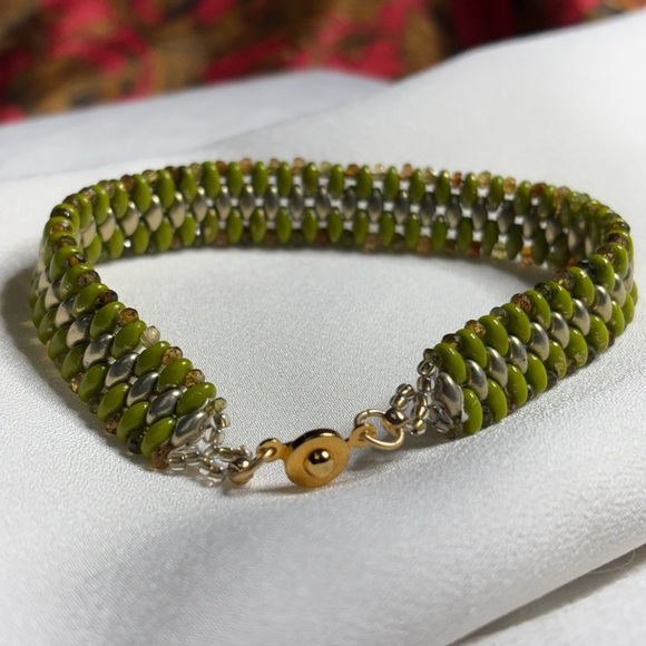 Hand Crafted Bracelet Olive Green and Gold Tone Beads Tourmaline crystals 8in - Picture 6 of 8